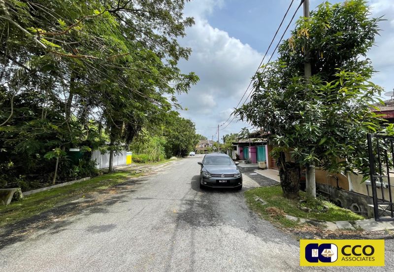 TAMAN SAUJANA, BATU GAJAH