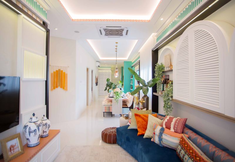 THE LAKESIDE RESIDENCE