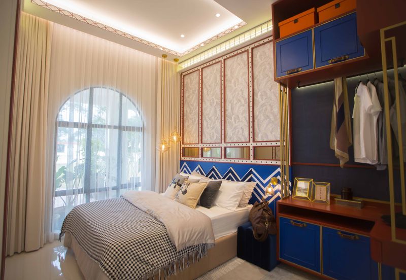 THE LAKESIDE RESIDENCE