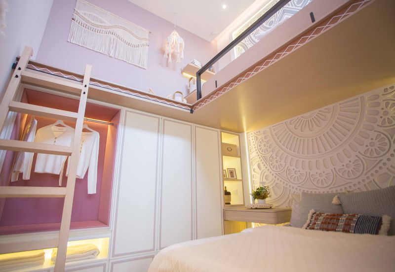 THE LAKESIDE RESIDENCE