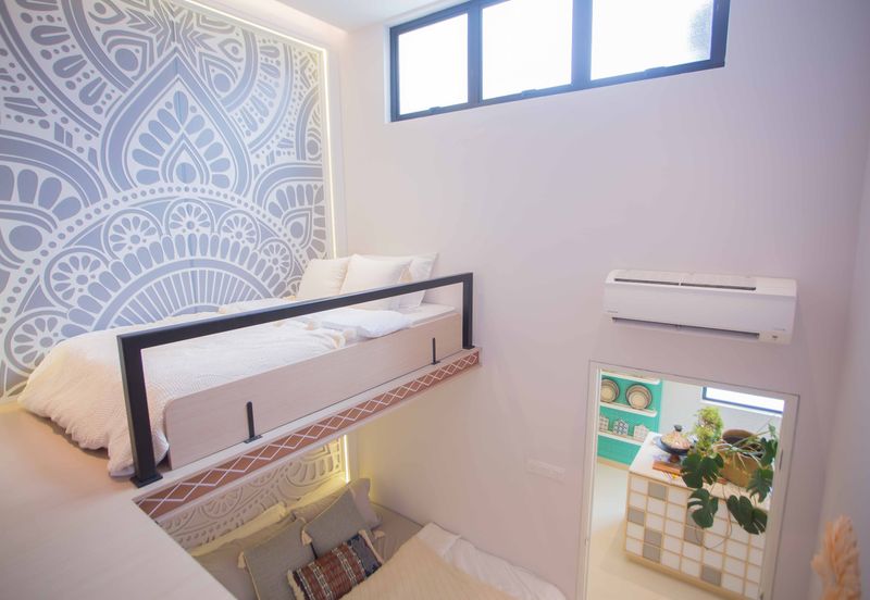 THE LAKESIDE RESIDENCE