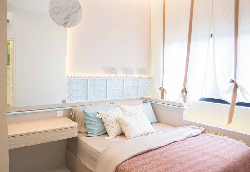 THE LAKESIDE RESIDENCE