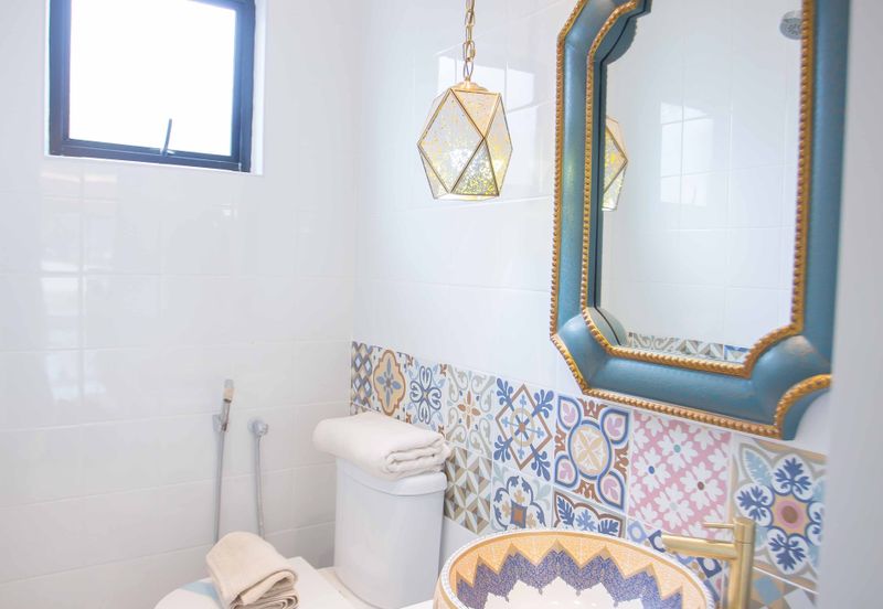 THE LAKESIDE RESIDENCE