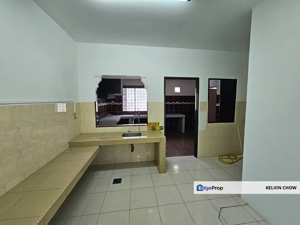 Bercham Utara Double Storey Big Corner House, Perak, Ipoh