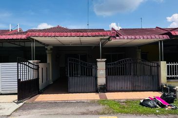 Single storey terrace house,taman universiti parit raja johor