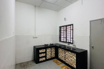 Single storey terrace house,taman universiti parit raja johor