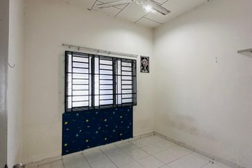 Single storey terrace house,taman universiti parit raja johor