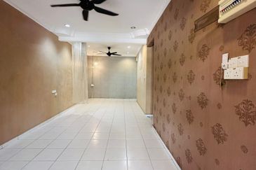 Single storey terrace house,taman universiti parit raja johor