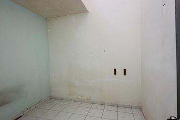 Single storey terrace house,taman universiti parit raja johor