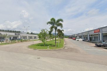 Single storey shop@ pulai indah , kangkar pulai for sale