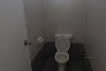 Single storey shop@ pulai indah , kangkar pulai for sale