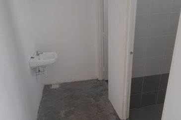 Single storey shop@ pulai indah , kangkar pulai for sale