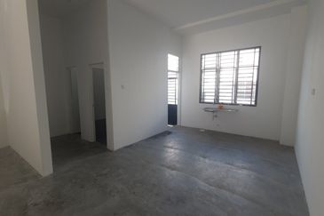Single storey shop@ pulai indah , kangkar pulai for sale