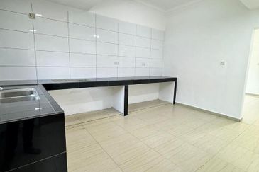 Perling big land single storey terrace house end lot for sale 