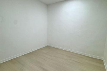 Perling big land single storey terrace house end lot for sale 