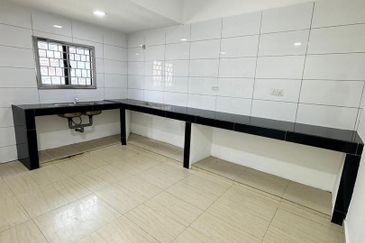 Perling big land single storey terrace house end lot for sale 