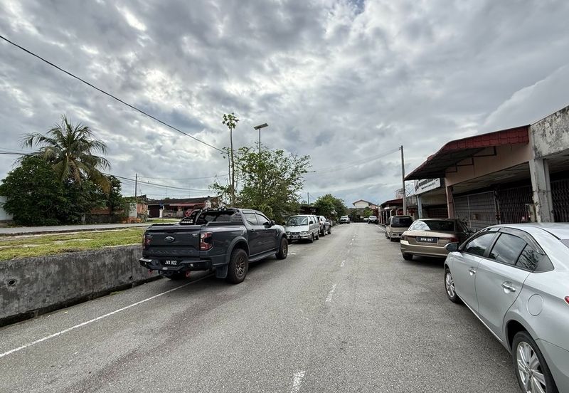 Saleng @ Kulai 2 unit shop for sale Only RM 800k