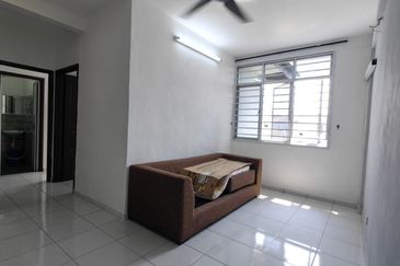 Tan Sri Yaacob Skudai flat for rent
