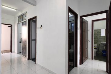 Tan Sri Yaacob Skudai flat for rent