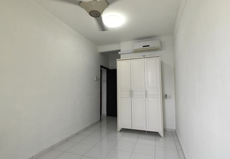 Tan Sri Yaacob Skudai flat for rent