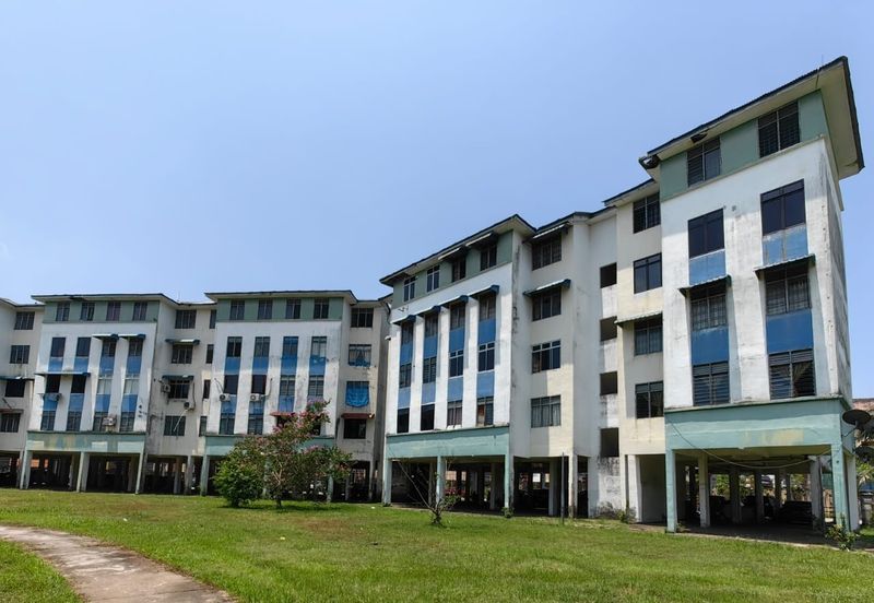 Tan Sri Yaacob Skudai flat for rent