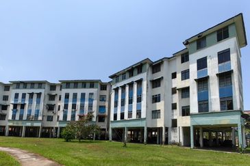 Tan Sri Yaacob Skudai flat for rent