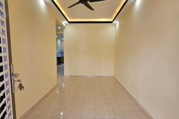 𝗧𝗔𝗠𝗔𝗡 𝗣𝗨𝗟𝗔𝗜 𝗘𝗠𝗔𝗦 𝗞𝗔𝗡𝗚𝗞𝗔𝗥 𝗣𝗨𝗟𝗔𝗜 Single Storey Terrence house 𝗙𝗢𝗥 RENT