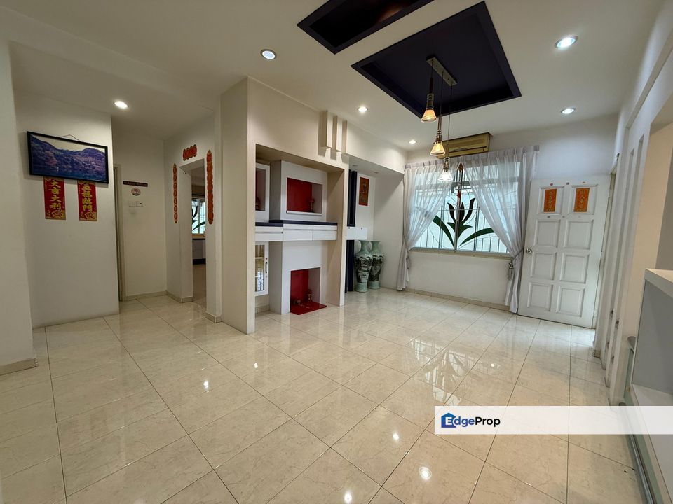 Taman Emas 3 Kluang Double Storey Semi D House For Sale , Johor, Kluang