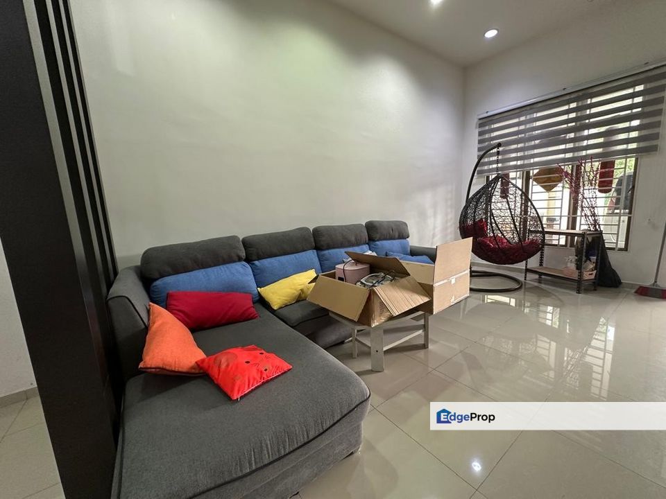 Taman Kiaramas Single Storey Semi D Cluster House For Sale, Johor, Kluang