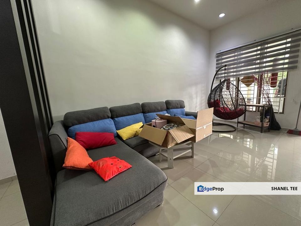 Taman Kiaramas Kluang Single Storey Semi-D Cluster House For Sale, Johor, Kluang