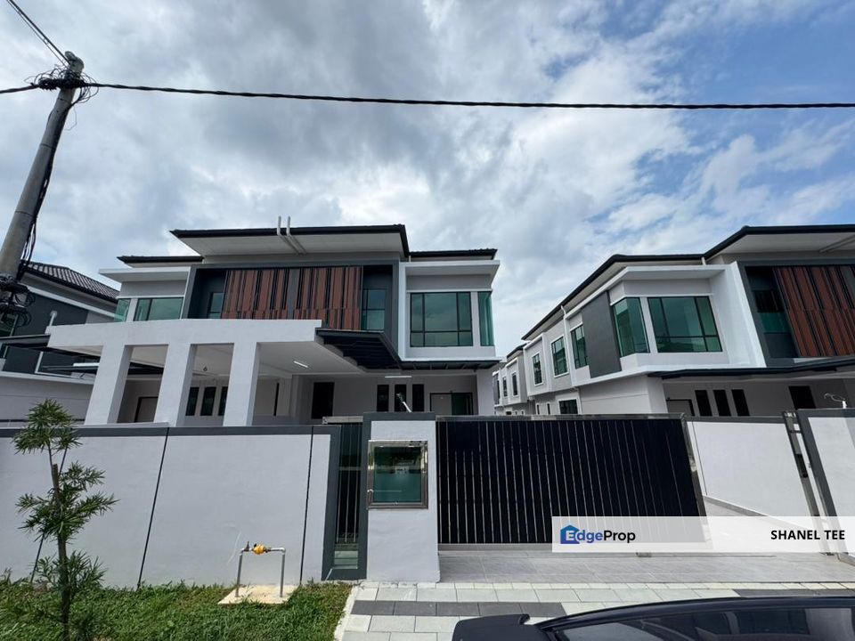 Taman Tasik Indah Double Storey Cluster House For Sale, Johor, Kluang