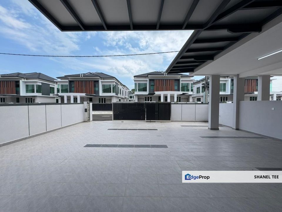 Taman Tasik Indah Double Storey Cluster House For Sale, Johor, Kluang