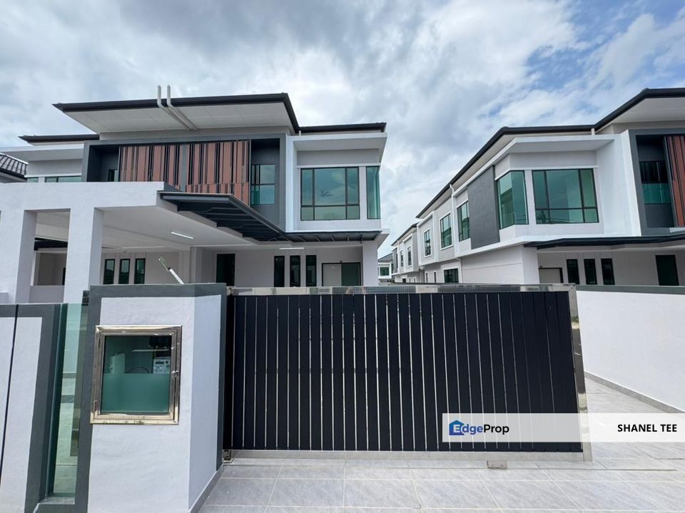 Taman Tasik Indah Double Storey Cluster House For Sale, Johor, Kluang