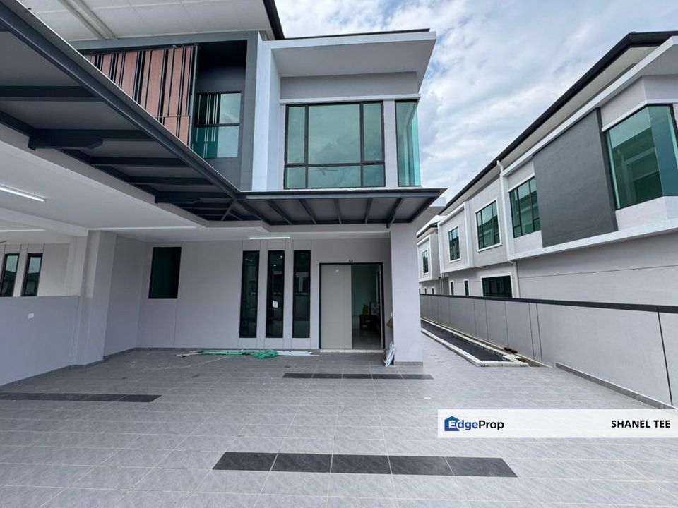 Taman Tasik Indah Double Storey Cluster House For Sale, Johor, Kluang