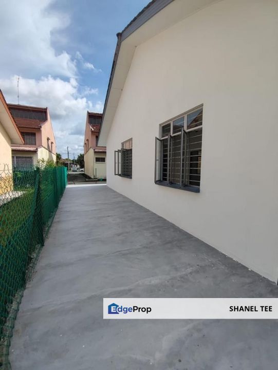 Taman Tiara Perdana Single Storey Terrace House For Sale End Lot, Johor, Simpang Renggam