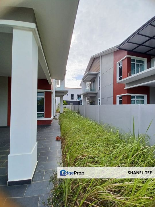 Taman Kluang Perdana Double Storey Semi Detached House For Sale, Johor, Kluang