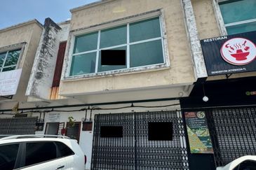 Double Storey Shop in Taman Delima 3, Johor For Sale