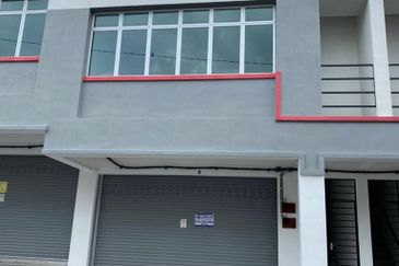 Double Storey Shoplot in Taman Saujana, Kluang Johor For Sale
