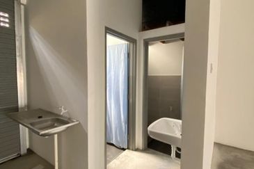 Double Storey Shoplot in Taman Saujana, Kluang Johor For Sale