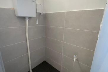 Double Storey Shoplot in Taman Saujana, Kluang Johor For Sale