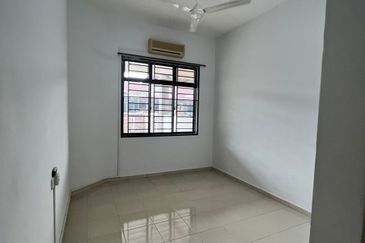 Single Storey Terrace House in Pelangi Indah, For Rent