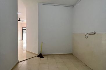 Single Storey Terrace House in Pelangi Indah, For Rent
