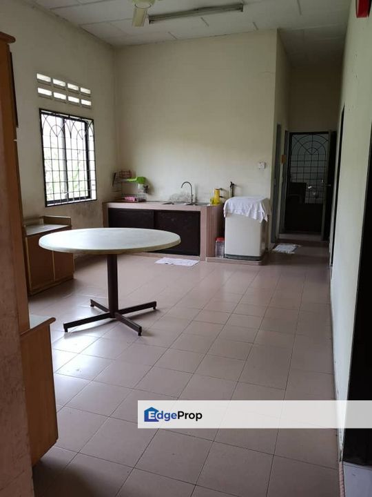 ⁠Single Storey Bungalow in Jalan Makasar, Kluang Johor For Sale, Johor, Kluang