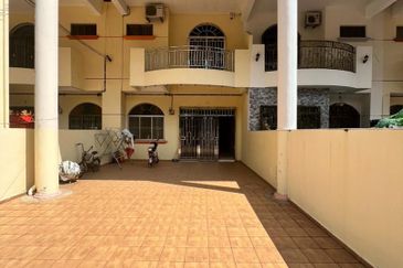 Double Storey Terrace House in Taman Sri Indah, Kluang Johor For Sale