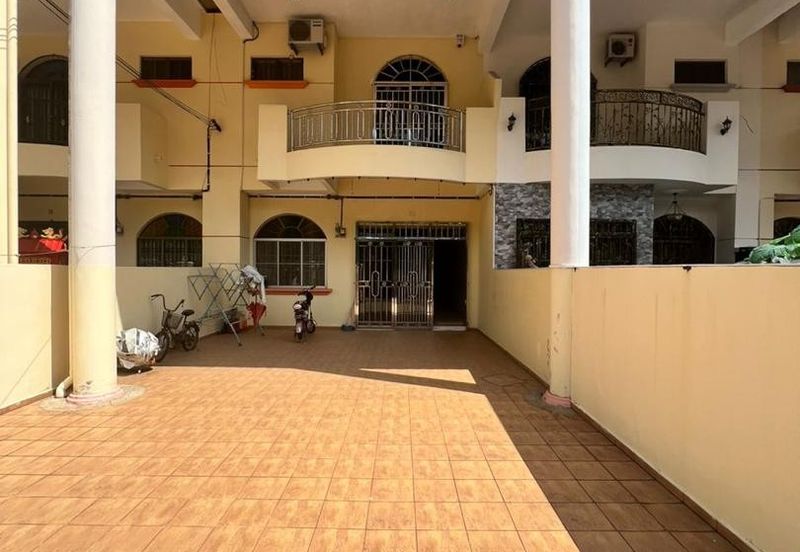 Double Storey Terrace House in Taman Sri Indah, Kluang Johor For Sale