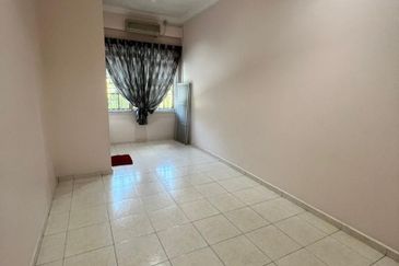 Double Storey Terrace House in Taman Sri Indah, Kluang Johor For Sale