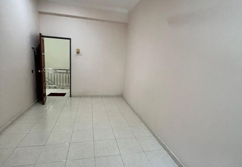 Double Storey Terrace House in Taman Sri Indah, Kluang Johor For Sale