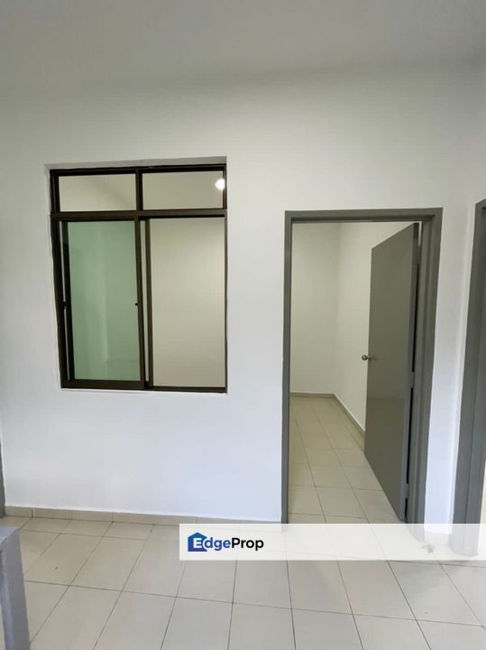 Taman Kiaramas Double Storey End Lot For Rent, Johor, Kluang