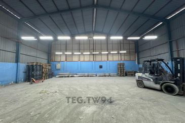 Taman Sentosa Klang Warehouse with Industrial Title for RENT