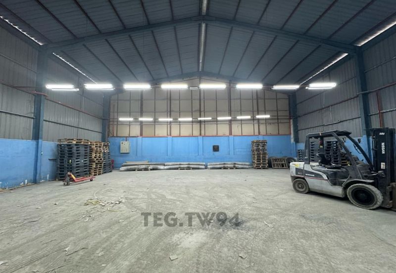 Taman Sentosa Klang Warehouse with Industrial Title for RENT